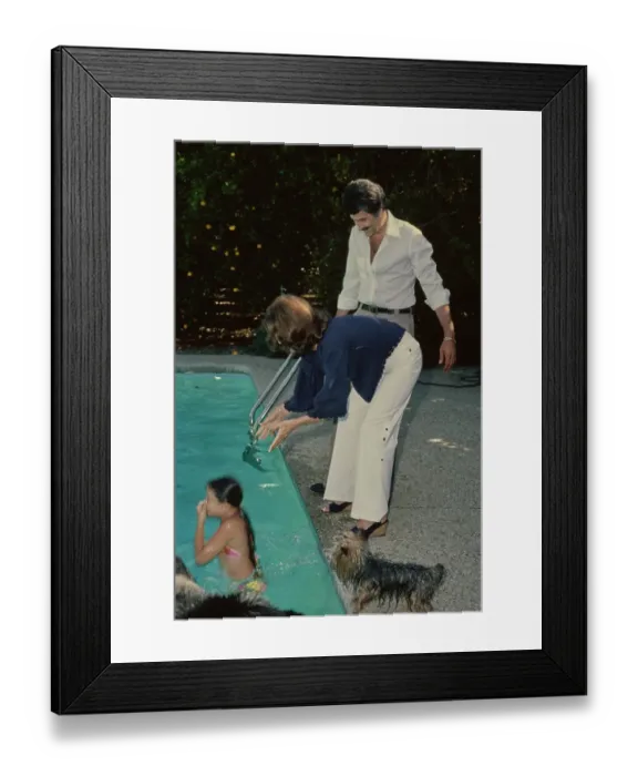 Framed Print : At Home With The Anistons Framed Print : At Home With The Anistons