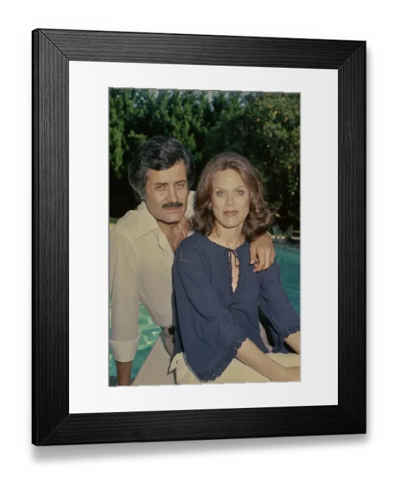 Framed Print : At Home With The Anistons Framed Print : At Home With The Anistons