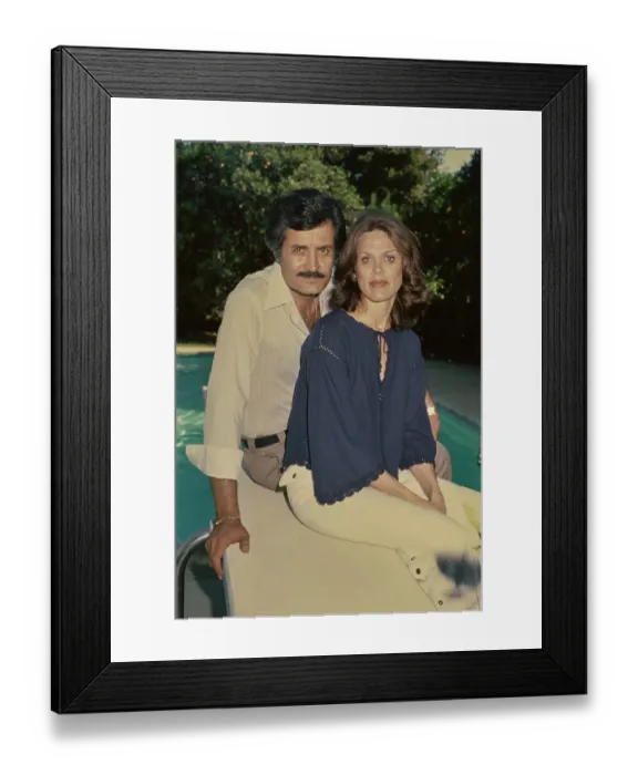 Framed Print : At Home With The Anistons Framed Print : At Home With The Anistons