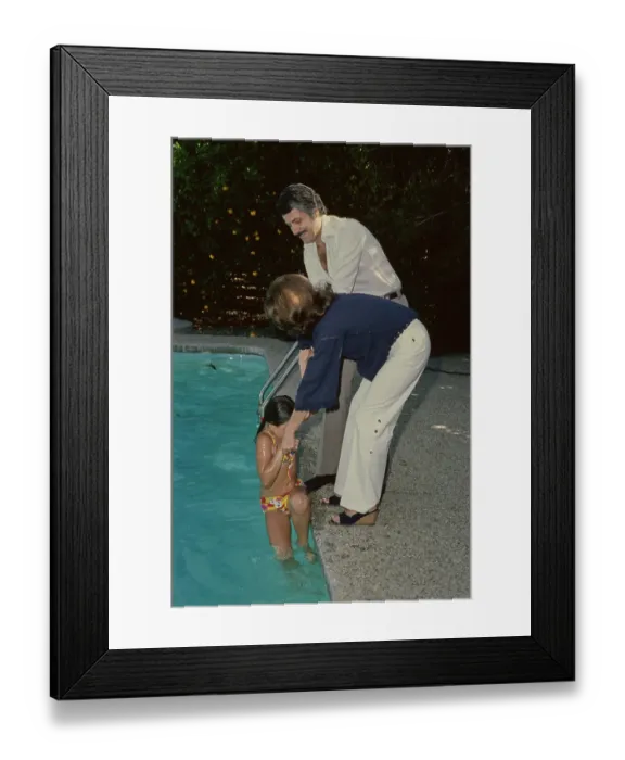 Framed Print : At Home With The Anistons Framed Print : At Home With The Anistons