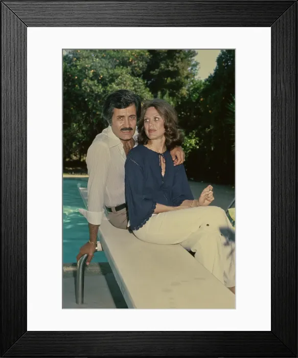Framed Print : At Home With The Anistons Framed Print : At Home With The Anistons