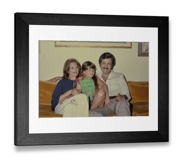 Framed Print : At Home With The Anistons Framed Print : At Home With The Anistons