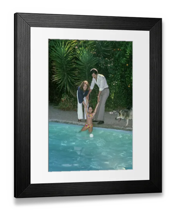 Framed Print : At Home With The Anistons Framed Print : At Home With The Anistons