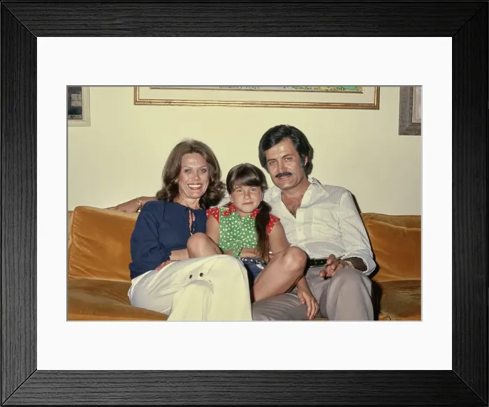 Framed Print : At Home With The Anistons Framed Print : At Home With The Anistons