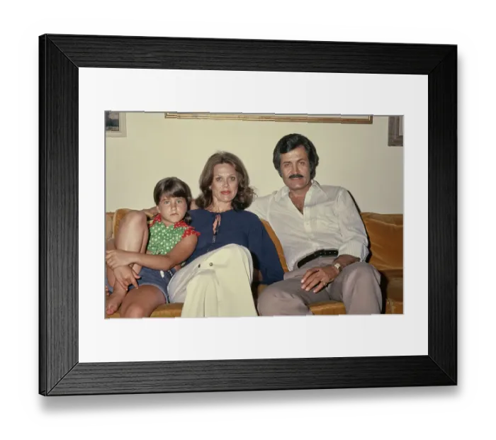 Framed Print : At Home With The Anistons Framed Print : At Home With The Anistons