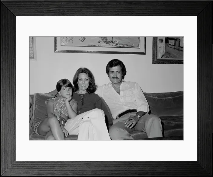Framed Print : At Home With The Anistons Framed Print : At Home With The Anistons