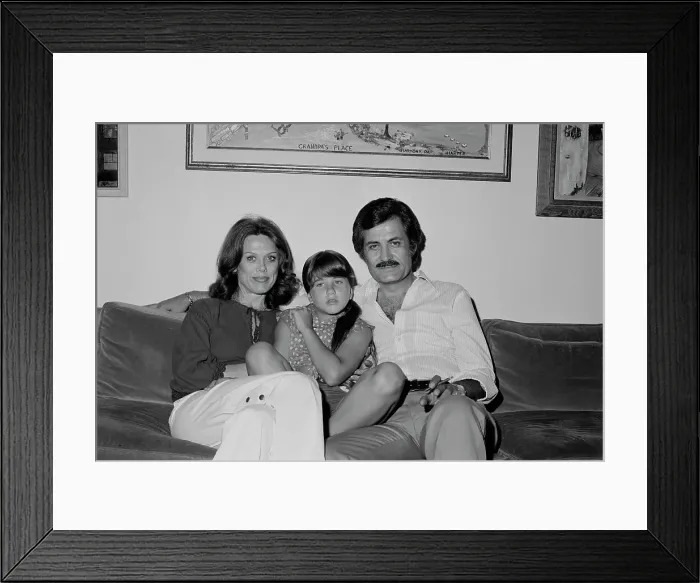 Framed Print : At Home With The Anistons Framed Print : At Home With The Anistons