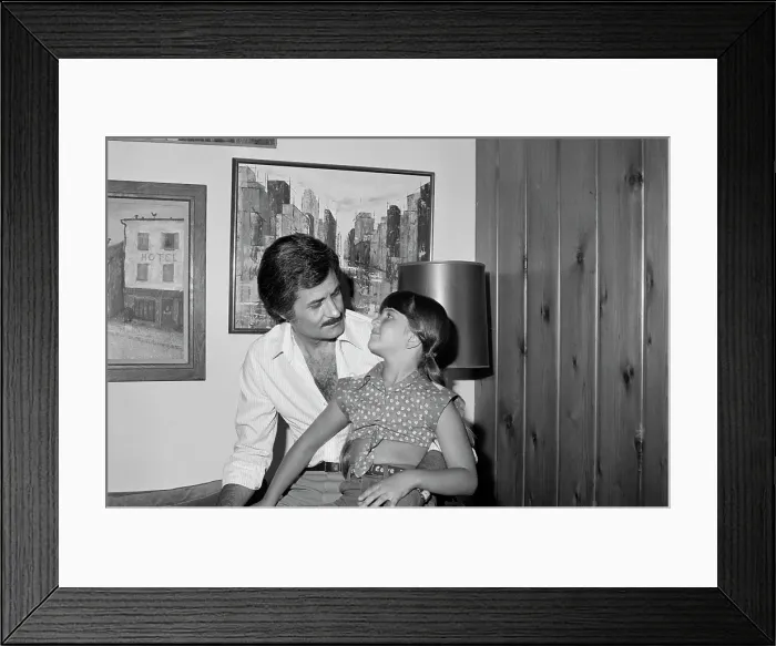 Framed Print : At Home With The Anistons Framed Print : At Home With The Anistons