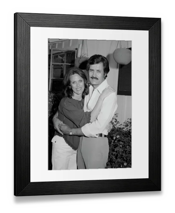 Framed Print : At Home With The Anistons Framed Print : At Home With The Anistons