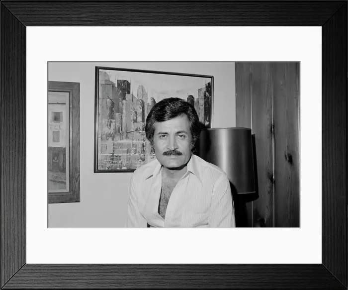 Framed Print : At Home With The Anistons Framed Print : At Home With The Anistons