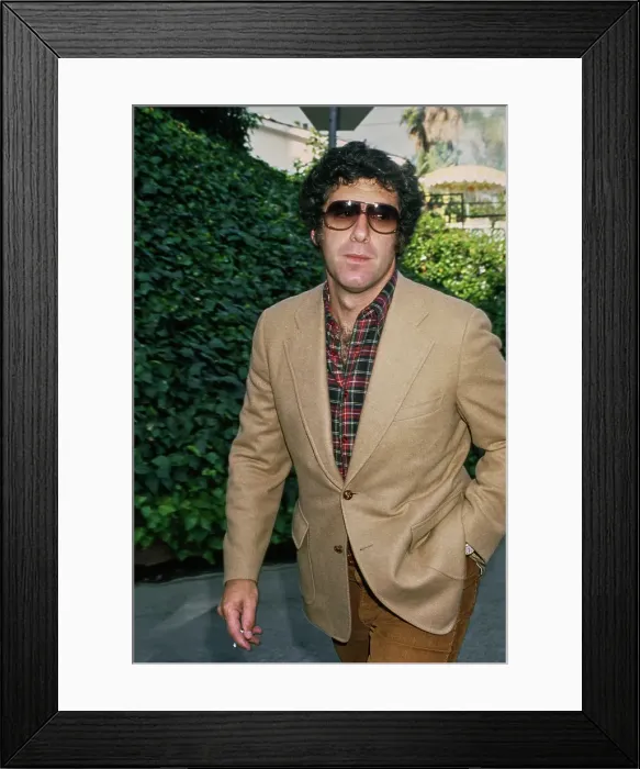 Framed Print : Elliott Gould Framed Print : Elliott Gould
