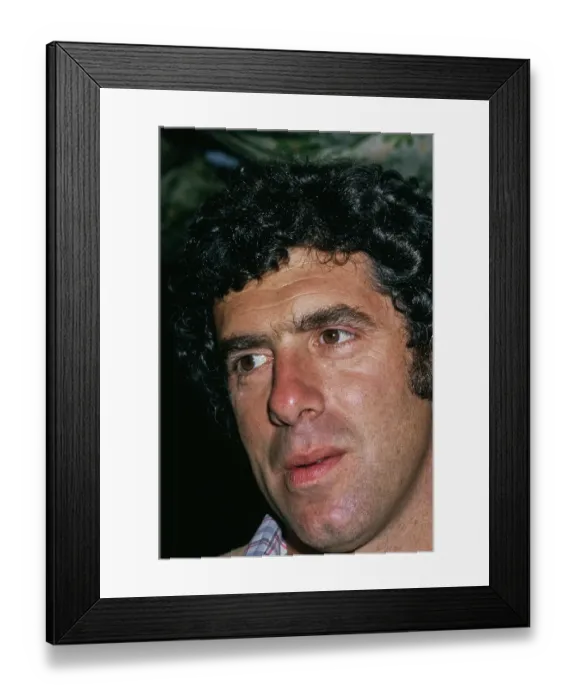 Framed Print : Elliott Gould Framed Print : Elliott Gould