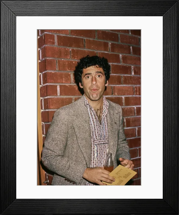 Framed Print : Elliott Gould Framed Print : Elliott Gould