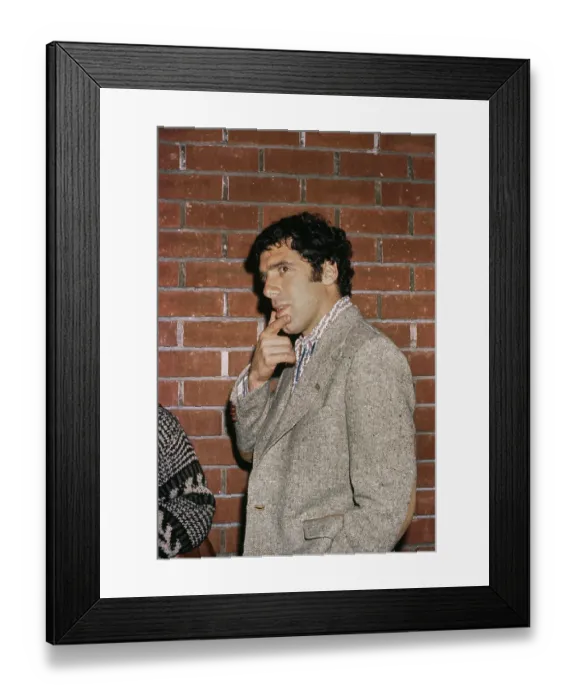 Framed Print : Elliott Gould Framed Print : Elliott Gould