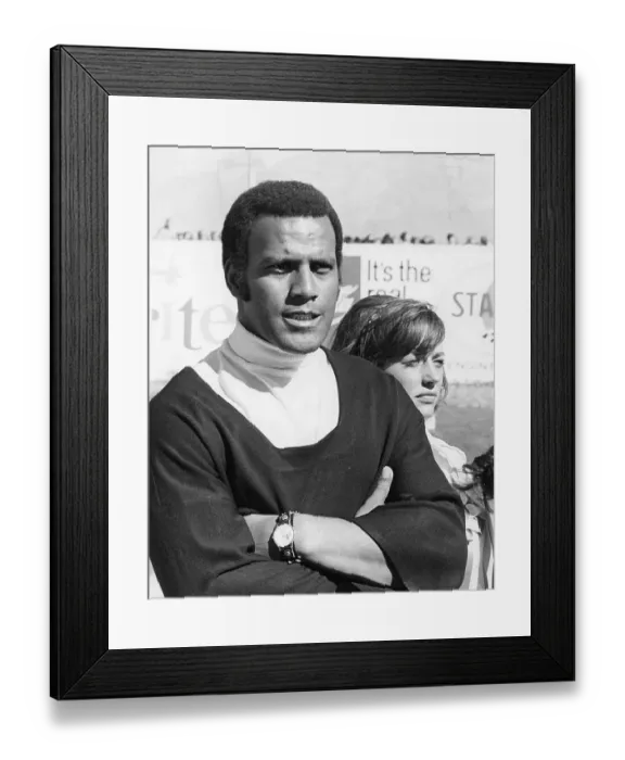 Framed Print : Fred Williamson Direecting A Film Framed Print : Fred Williamson Direecting A Film