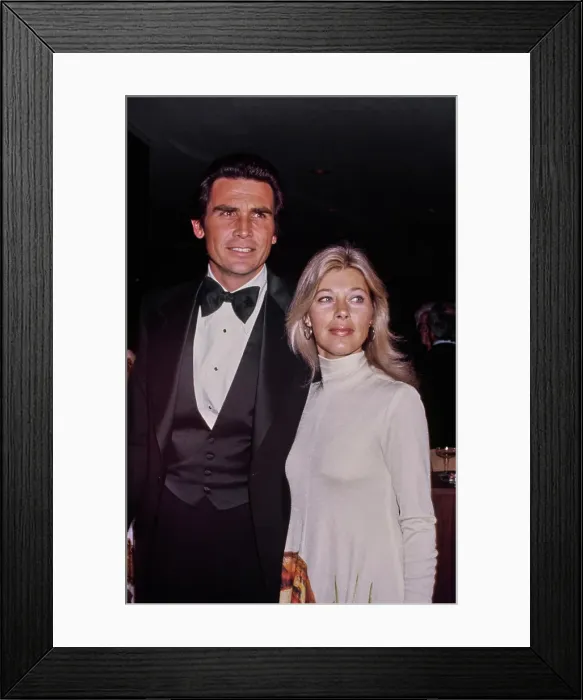 Framed Print : James Brolin & Jane Cameron Agee Framed Print : James Brolin & Jane Cameron Agee