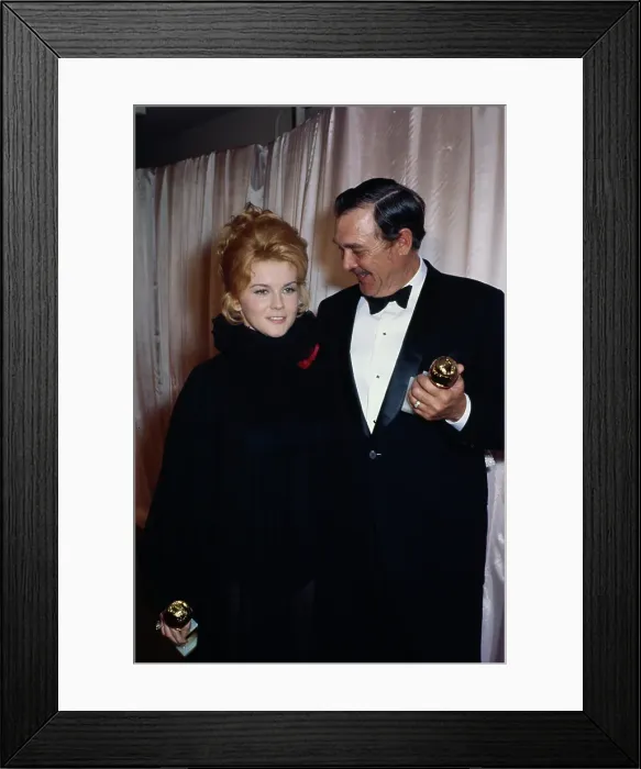 Framed Print : 29th Golden Globe Awards - Press Room Framed Print : 29th Golden Globe Awards - Press Room