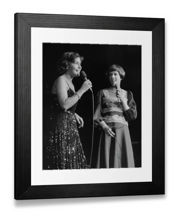 Framed Print : Helen Reddy And Carol Burnett On Stage At The MGM Grand Hotel