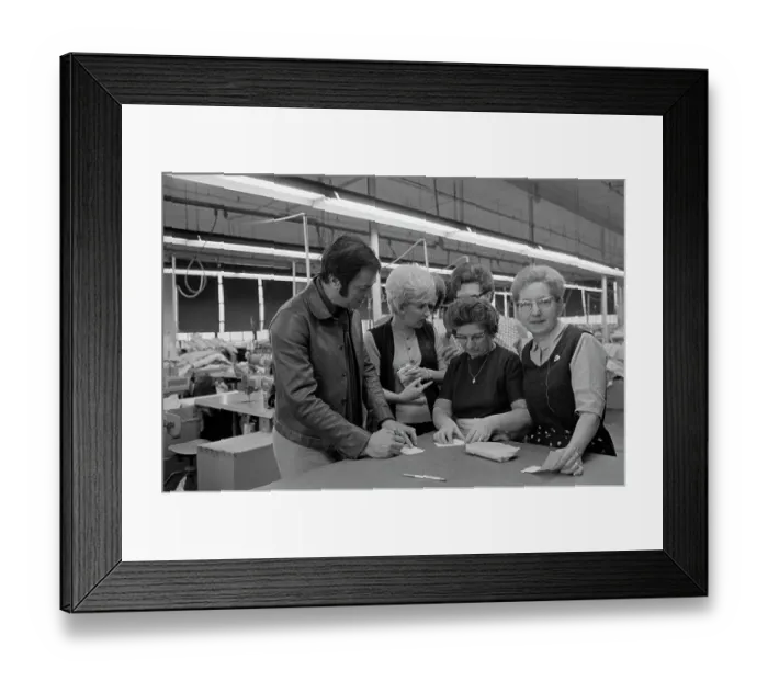 Framed Print : Tony Curtis Visits The Tom James Company Factory, Perth Amboy, New Jersey Framed Print : Tony Curtis Visits The Tom James Company Factory, Perth Amboy, New Jersey