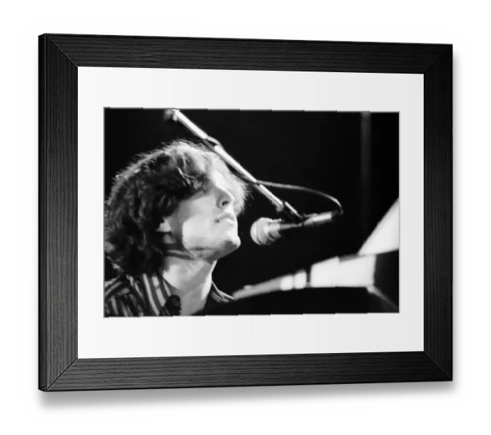 Framed Print : Photo of Steve Winwood Framed Print : Photo of Steve Winwood