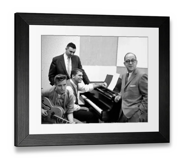 Framed Print : Photo of Simon Waronker Framed Print : Photo of Simon Waronker