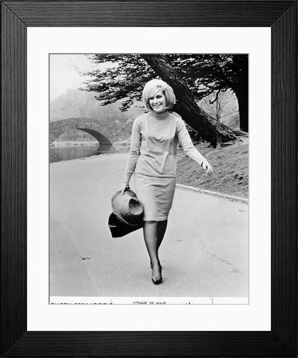 Framed Print : Photo of Dusty Springfield