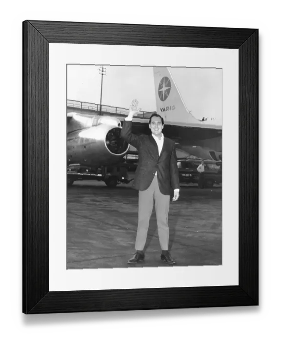 Framed Print : Photo of Neil Sedaka Framed Print : Photo of Neil Sedaka