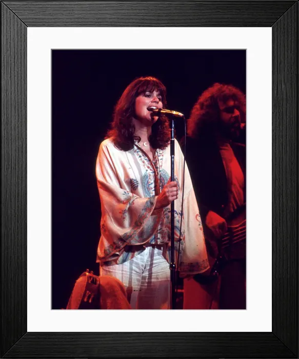 Framed Print : Photo of Linda Ronstadt Framed Print : Photo of Linda Ronstadt