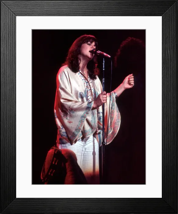 Framed Print : Photo of Linda Ronstadt Framed Print : Photo of Linda Ronstadt