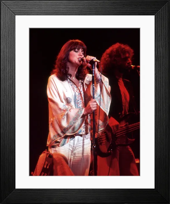 Framed Print : Photo of Linda Ronstadt Framed Print : Photo of Linda Ronstadt