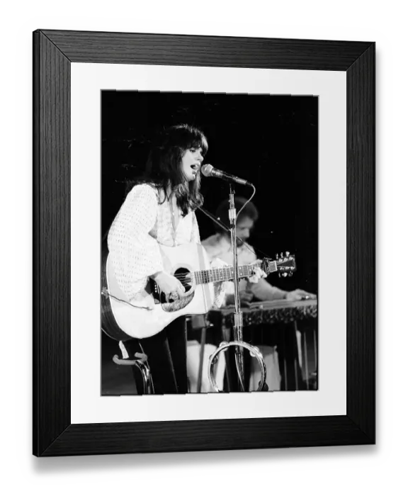 Framed Print : Photo of Linda Ronstadt Framed Print : Photo of Linda Ronstadt
