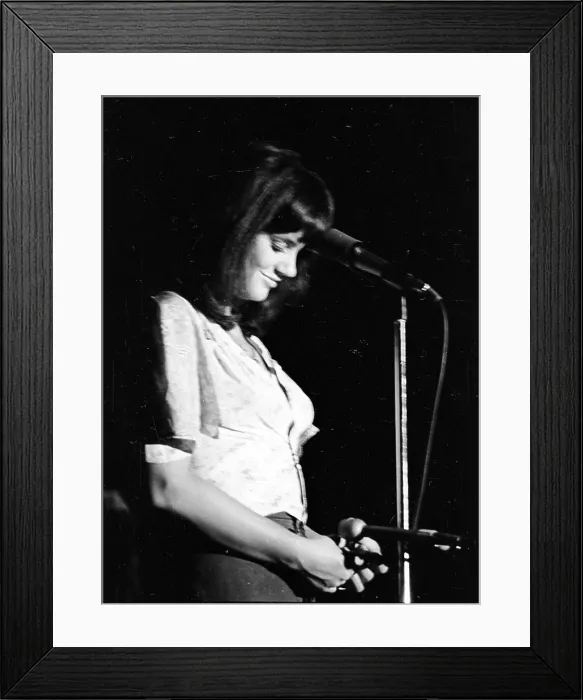 Framed Print : Photo of Linda Ronstadt Framed Print : Photo of Linda Ronstadt