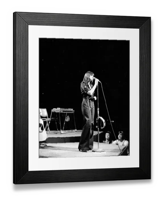 Framed Print : Photo of Linda Ronstadt Framed Print : Photo of Linda Ronstadt