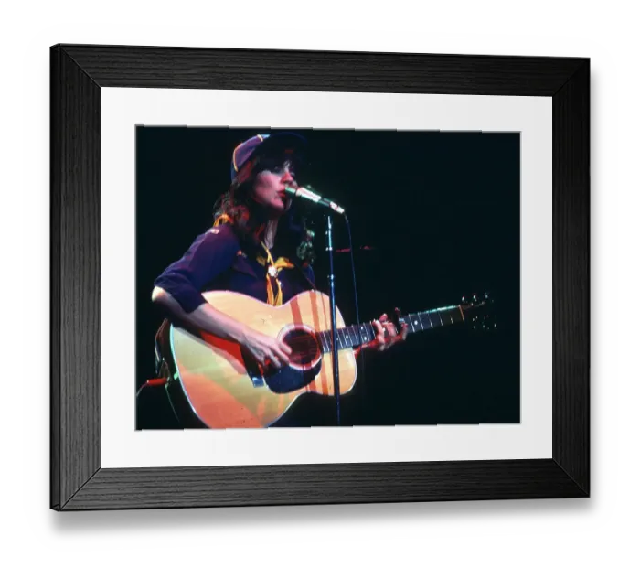 Framed Print : Photo of Linda Ronstadt Framed Print : Photo of Linda Ronstadt