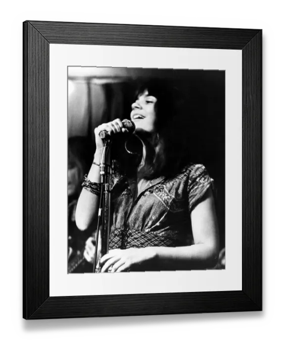 Framed Print : Photo of Linda Ronstadt Framed Print : Photo of Linda Ronstadt