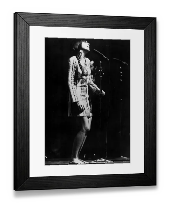 Framed Print : Photo of Linda Ronstadt Framed Print : Photo of Linda Ronstadt