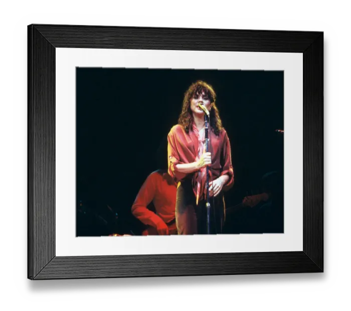 Framed Print : Photo of Linda Ronstadt Framed Print : Photo of Linda Ronstadt