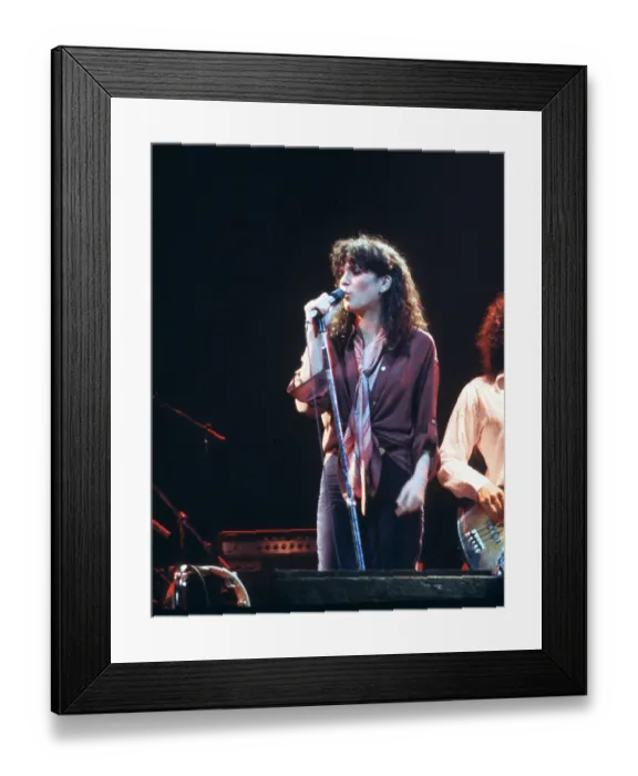 Framed Print : Photo of Linda Ronstadt Framed Print : Photo of Linda Ronstadt