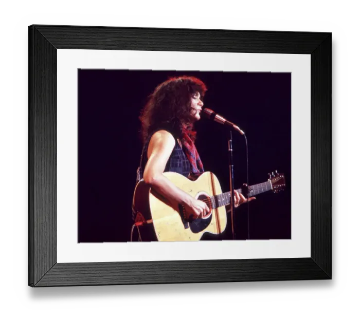 Framed Print : Photo of Linda Ronstadt Framed Print : Photo of Linda Ronstadt