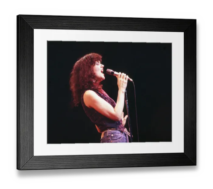 Framed Print : Photo of Linda Ronstadt Framed Print : Photo of Linda Ronstadt