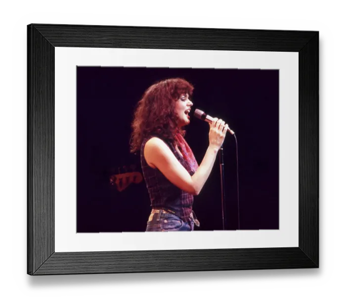Framed Print : Photo of Linda Ronstadt Framed Print : Photo of Linda Ronstadt