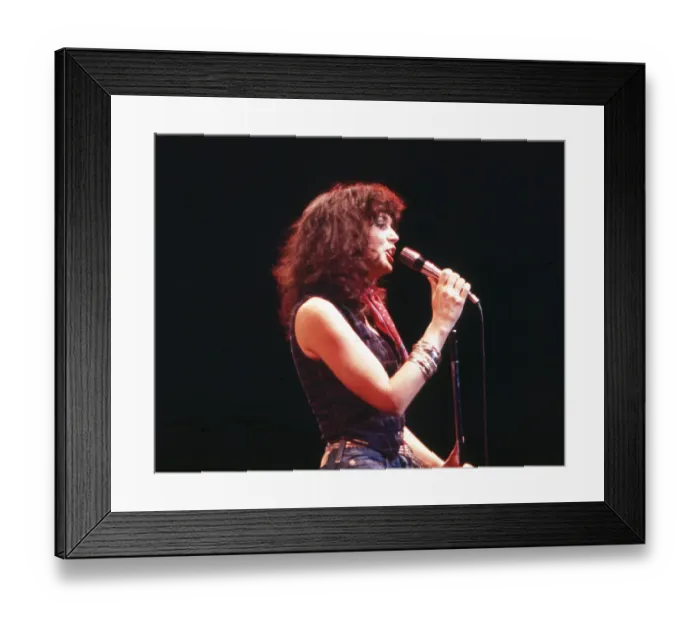 Framed Print : Photo of Linda Ronstadt Framed Print : Photo of Linda Ronstadt