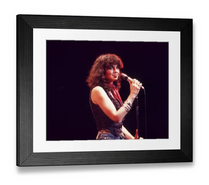 Framed Print : Photo of Linda Ronstadt Framed Print : Photo of Linda Ronstadt
