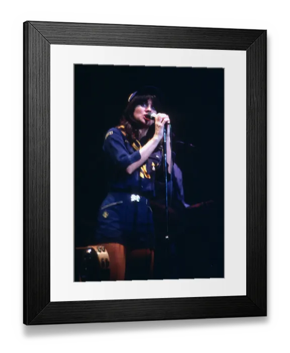 Framed Print : Photo of Linda Ronstadt Framed Print : Photo of Linda Ronstadt