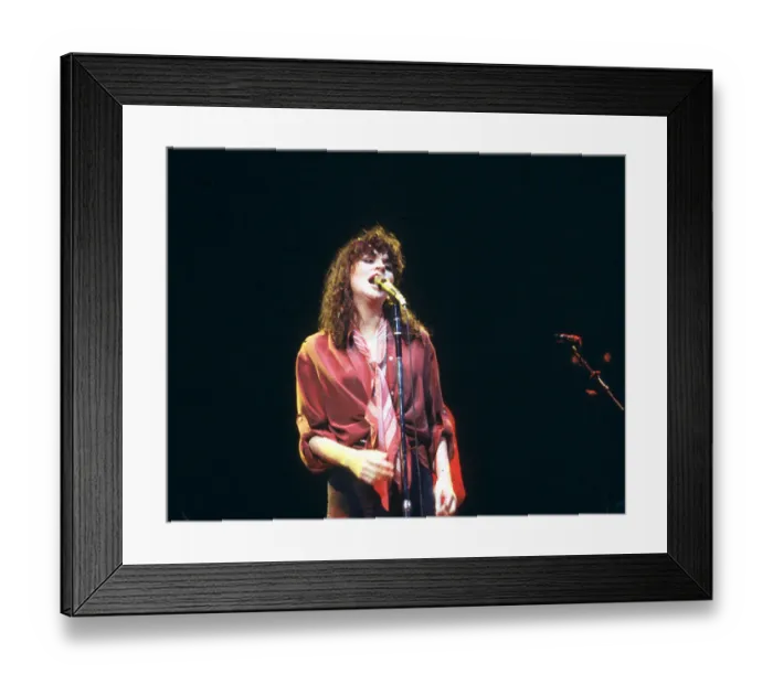 Framed Print : Photo of Linda Ronstadt Framed Print : Photo of Linda Ronstadt