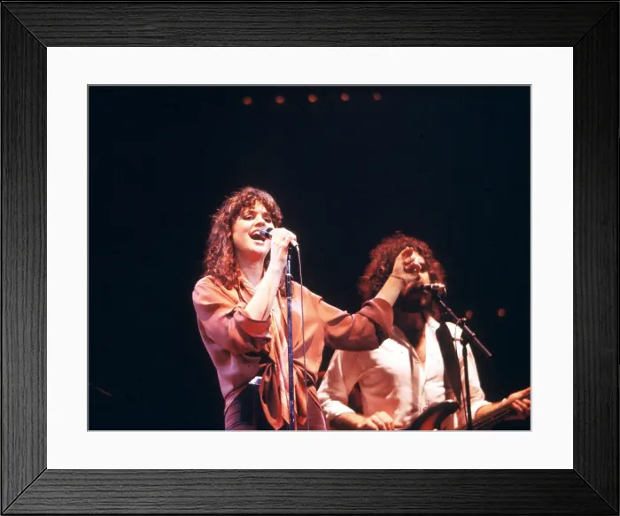 Framed Print : Photo of Linda Ronstadt Framed Print : Photo of Linda Ronstadt