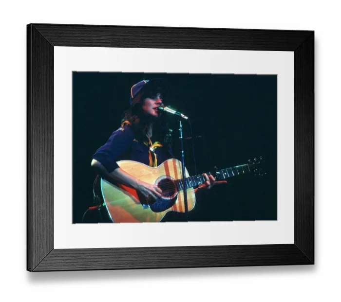 Framed Print : Photo of Linda Ronstadt Framed Print : Photo of Linda Ronstadt