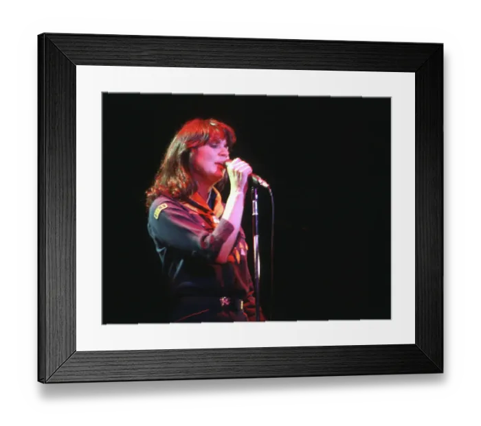 Framed Print : Photo of Linda Ronstadt Framed Print : Photo of Linda Ronstadt