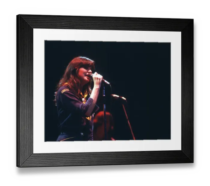 Framed Print : Photo of Linda Ronstadt Framed Print : Photo of Linda Ronstadt