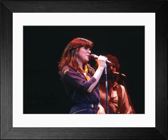 Framed Print : Photo of Linda Ronstadt Framed Print : Photo of Linda Ronstadt